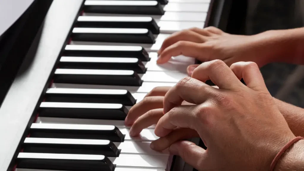 Pianoforte utilizzato per lezioni individuali di pianoforte e corsi di teoria su misura a Varese e Milano
