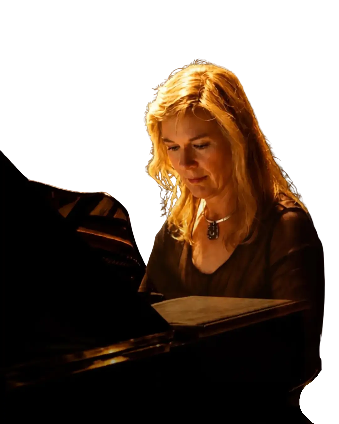 Sonia Vettorato pianista durante un concerto a lume di candela in provincia di Varese
